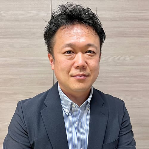 講師